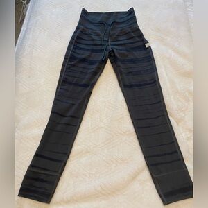 Vuori Black Striped Daily Leggings